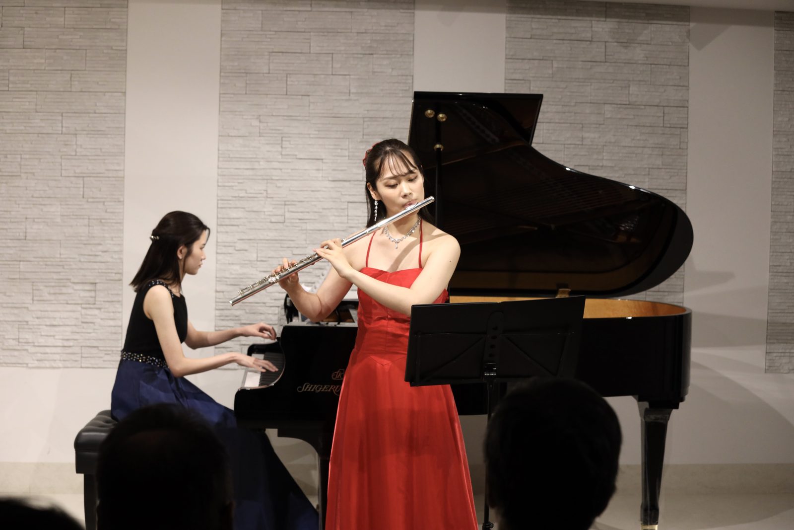 ホテルのレストランでピアノと共演